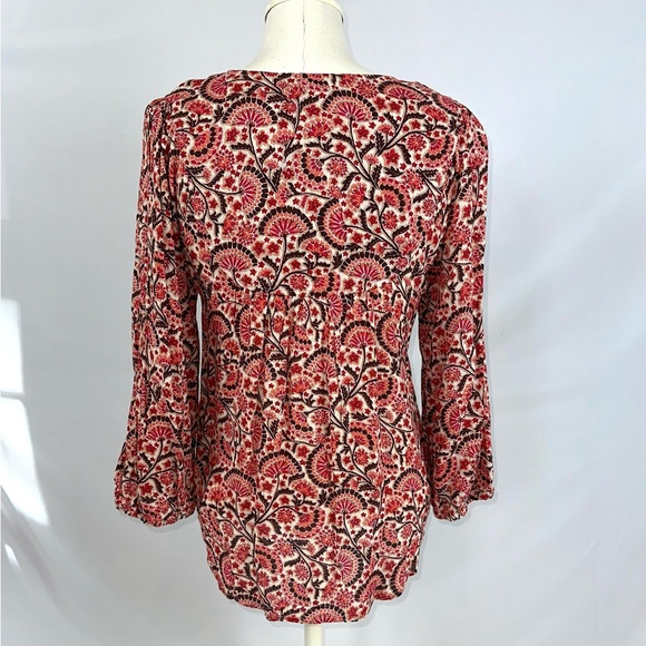 Mason & Belle Floral Blouse V-neck with Rounded Bottom Size Small - Picture 2 of 11